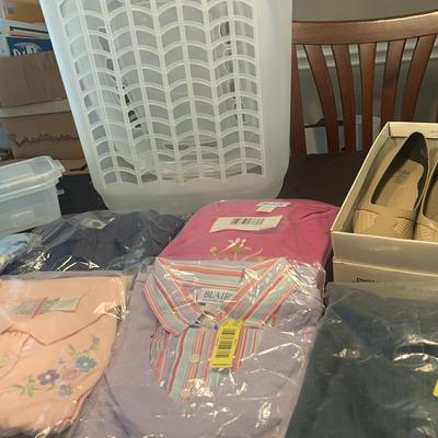 Women’s Packaged Clothing & Shoes & Hamper