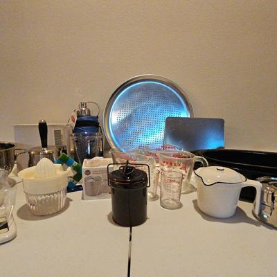 Pyrex Measuring And Kitchen Items