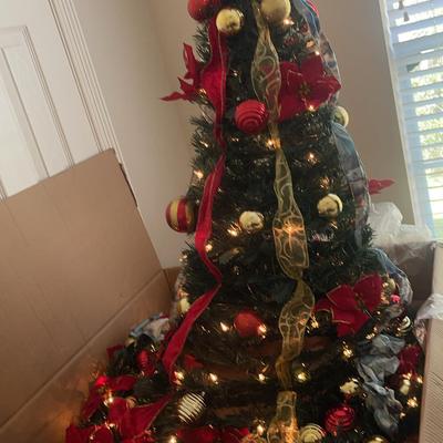 Thomas Kincaid Wondrous Winter Pull Up Pre lit Tree 