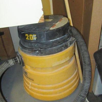 Hall shop vac