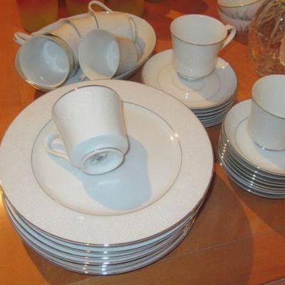 Hall lovelace china with platinum ring