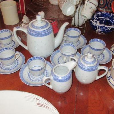 Hall blue and white rice pattern tea service
