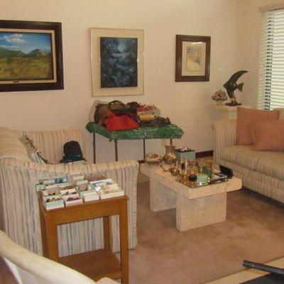 Hall livingroom