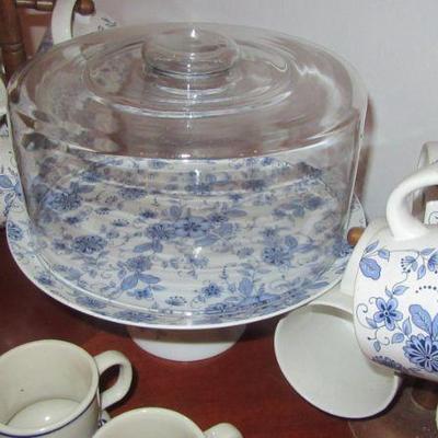 Hall blue and white cake stand