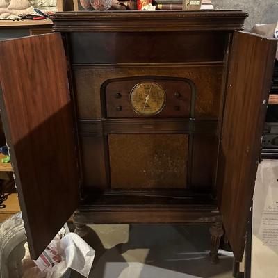 RCA victor console radio