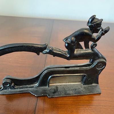 Lot 079-LR: Vintage Brighton 3 “Elf” Tobacco Cutter