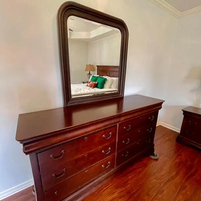 Lot 006-MBR: Broyhill Cherry Dresser with Mirror