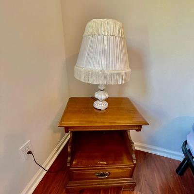 Lot 011-BR1: Vintage Nightstand and Lamp