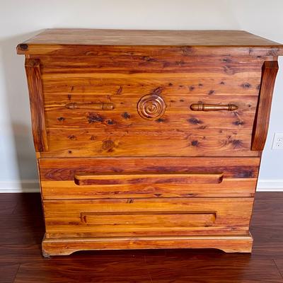 Lot 002-LR: Cedar Blanket Chest