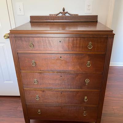 Lot 012-BR1: Antique Dresser