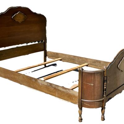 Lot 060-GAR: Antique Full Bed