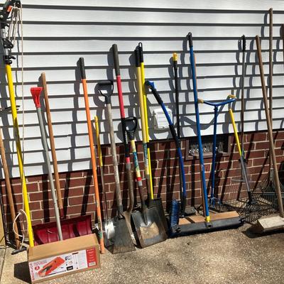 Lot 078-GAR: Lawn and Garden Tool Assortment
