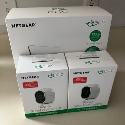 Lot 083-BR1: arlo Wireless Security Camera Lot 