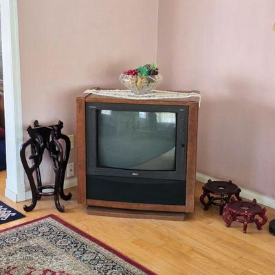 Vintage RCA swivel TV