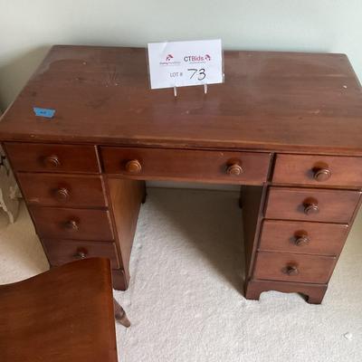 With Desk And Chair 32 X 22 X 40