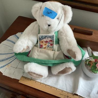 Vermont, Teddy Bear And Sculpture