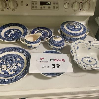 Blue Dishes Set (4 Lg Plates, 10 Small Plates, 7 Bowls)