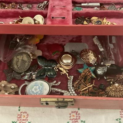 Lot One Of Women’s Jewelry