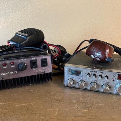 Uniden PC68LTX 40 Channel CB Radio & Messenger 2v