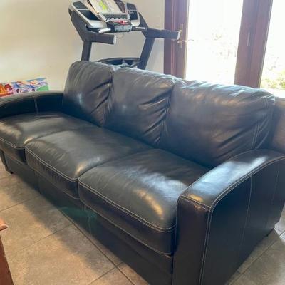 Guest couch 