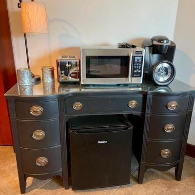 Great desk - used in guest room 