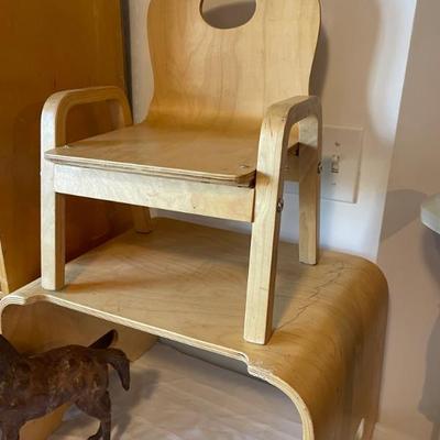 Kids chair and table 