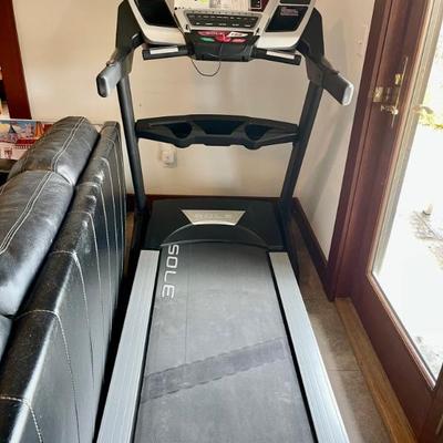 Great treadmill folds up 