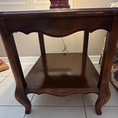 Ethan Ellen End Table No Drawer