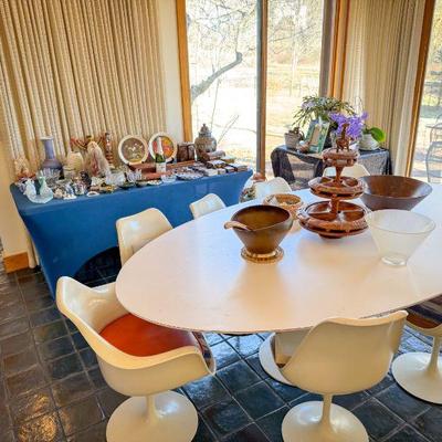 Saarinen Knoll Table & Chairs
