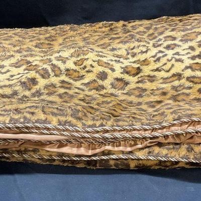 DRANSFIELD & ROSS Cheetah Print Throw Blanket
