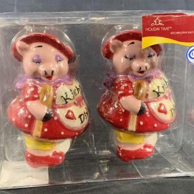 Valentine Piggy Kitchen Diva Salt & Pepper Shakers
