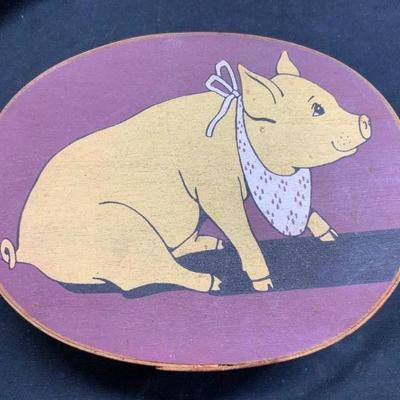 Vtg Oval Cheesecloth Basket W Lid & Pig Detail
