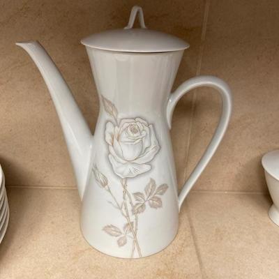 Rosenthal Germany Classic Rose 32 Pieces China Set