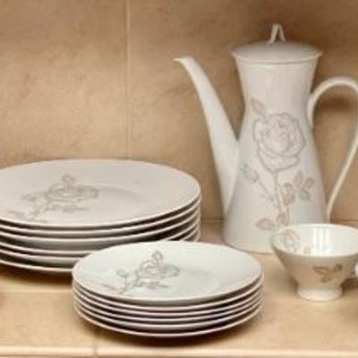 Rosenthal Germany Classic Rose 32 Pieces China Set