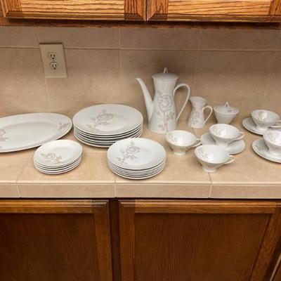 Rosenthal Germany Classic Rose 32 Pieces China Set