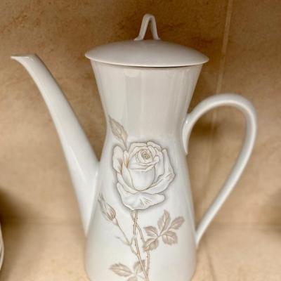 Rosenthal Germany Classic Rose 32 Pieces China Set