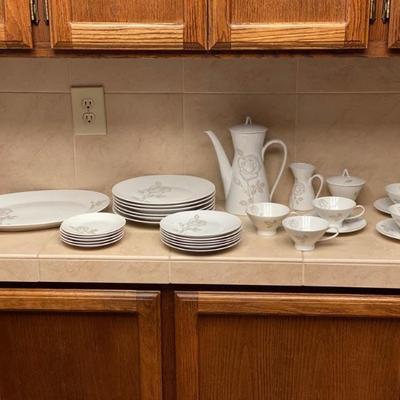 Rosenthal Germany Classic Rose 32 Pieces China Set