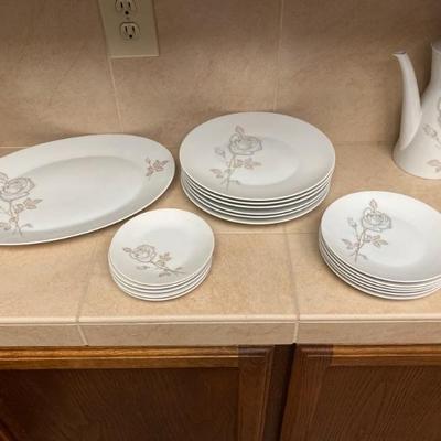 Rosenthal Germany Classic Rose 32 Pieces China Set