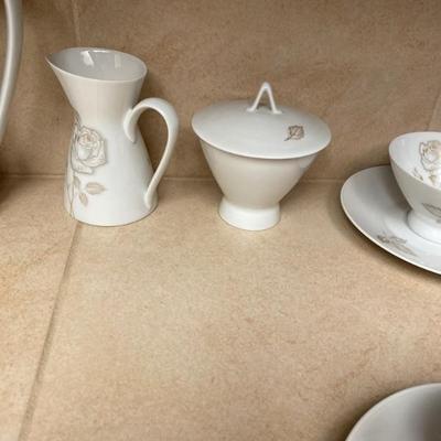 Rosenthal Germany Classic Rose 32 Pieces China Set