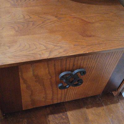 VINTAGE END TABLE 