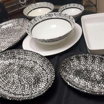 BLACK & WHITE CERAMIC SPONGEWEAR 