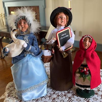 Three Buyers Choice, Christmas Carolers 
