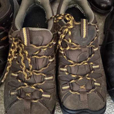 Keens (size 9.5)