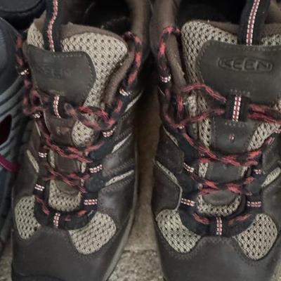 Keens (size 9.5)