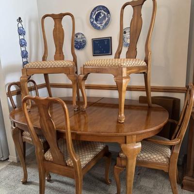 Dining Table w/6 Chairs