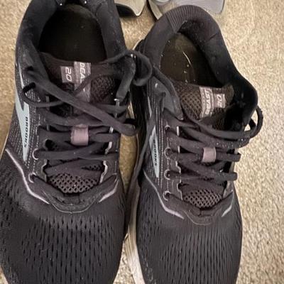 Brooks (size 9.5)