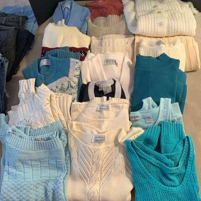 Women’s Sweaters Size Large To Medium ￼