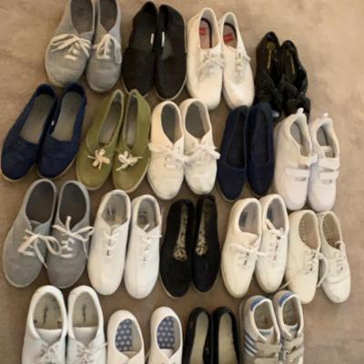 Women’s Shoe Size 8 ￼