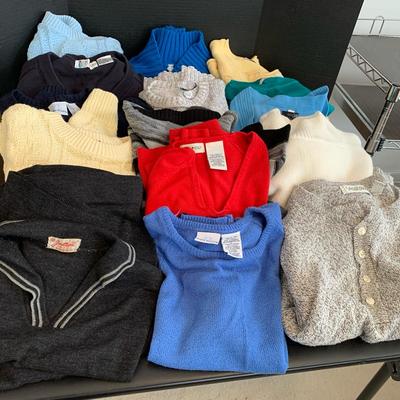 Women’s Sweaters Size Large - Extra Large Mostly Full Sleeves ￼