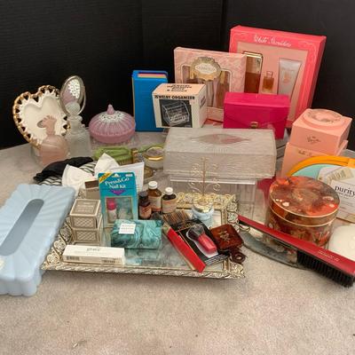 Jewelry Organizers, Perfumes, Tissue Holders, And Accessories ￼